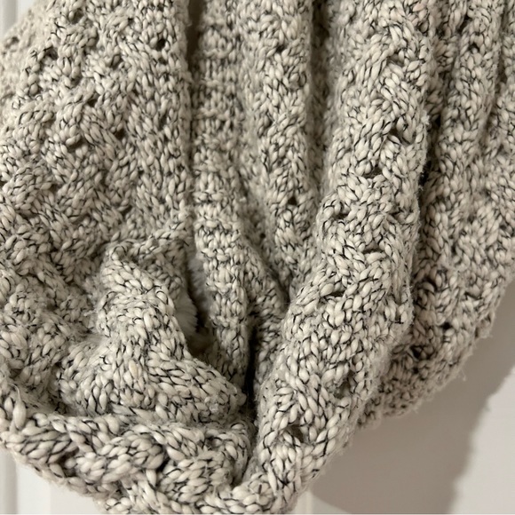Eddie Bauer scarf - Picture 3 of 5